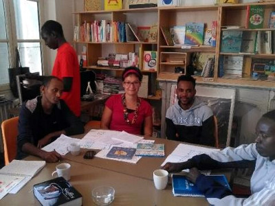 Cours aux migrants